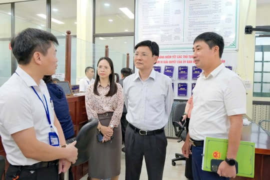 Thường trực HĐND thành phố Hà Nội khảo sát hoạt động của HĐND xã Yên Xuân, Hạ Bằng