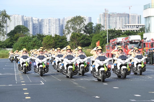 Công an TP Hà Nội hợp luyện lực lượng, khí tài diễu binh, diễu hành