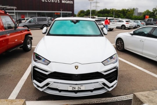 Lamborghini Urus mang biển số đắt kỉ lục tại Thụy Sĩ