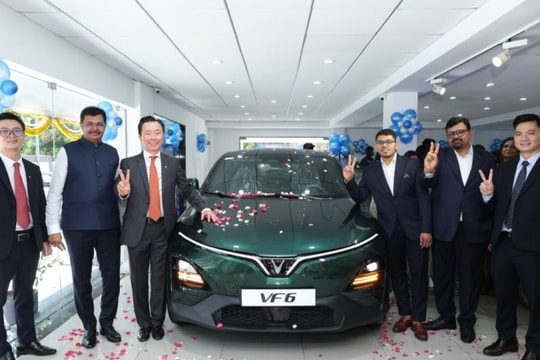 VinFast khai trương showroom lớn nhất tại Ấn Độ