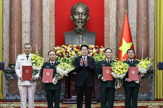 Bốn sĩ quan cao cấp được thăng cấp hàm Thượng tướng
