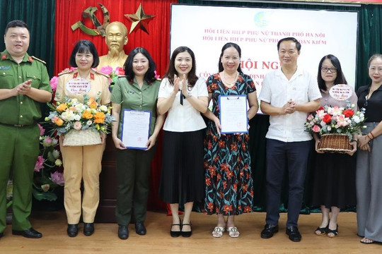 Hội LHPN phường Hoàn Kiếm ra mắt 2 chi hội phụ nữ Công an phường và chợ Đồng Xuân