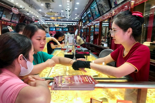 Cuối tuần, giá vàng tăng dựng đứng lên cao nhất hơn 3 tháng qua