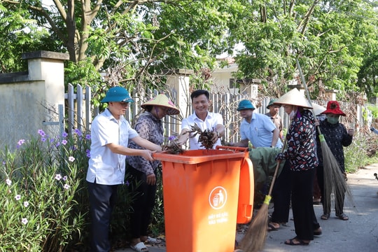 Rộn ràng tiếng chổi tre ở Xuân Mai