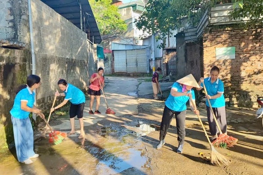 Phường Sơn Tây (Hà Nội) Ra quân tổng dọn vệ sinh môi trường, chung tay xây dựng quê hương