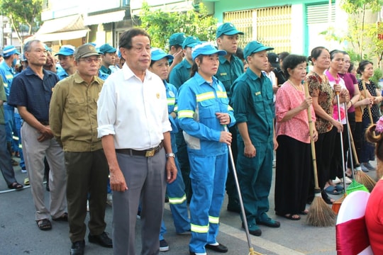 Phường Vĩnh Tuy duy trì phong trào tổng vệ sinh vào sáng thứ bảy