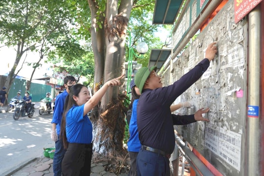 Phường Thanh Xuân ra quân làm sạch môi trường khu dân cư