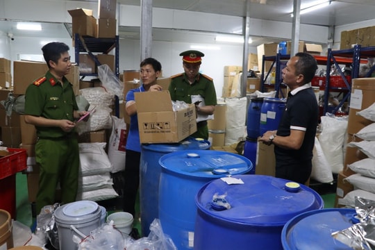 Công an Quảng Ninh triệt phá đường dây buôn bán thực phẩm chức năng giả