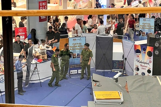 Siêu thị Aeon Mall Long Biên Bàng hoàng phát hiện người đàn ông rơi từ tầng cao xuống đất