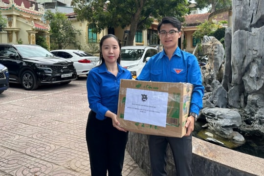 Mang yêu thương đến vùng lũ, gìn giữ màu xanh quê hương