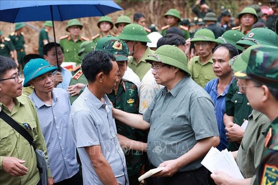 Thủ tướng Phạm Minh Chính thăm hỏi người dân và chỉ đạo khắc phục hậu quả mưa lũ tại Điện Biên