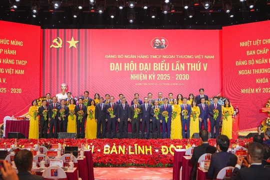 Đại hội đại biểu Đảng bộ Vietcombank lần thứ V, nhiệm kỳ 2025-2030: “Tiếp tục giữ vai trò “sếu đầu đàn”, dẫn dắt, tiên phong hiện thực hóa các mục tiêu phát triển đất nước”