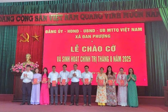 Xã Đan Phượng tuyên dương, khen thưởng 9 cán bộ, công chức, viên chức hoàn thành xuất sắc nhiệm vụ