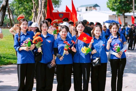 Giới trẻ háo hức “đu” concert quốc gia, Hà Nội hút khách