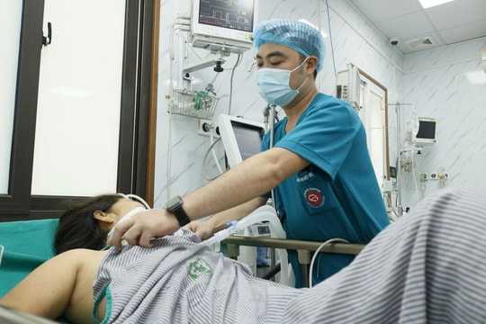 Bác sĩ thông tin về tin đồn 'tăng 1 độ C là tăng thêm 10% nguy cơ đột quỵ'