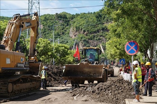 Thủ đô Bắc Kinh (Trung Quốc) báo động đỏ mưa lũ, tạm dừng nhiều hoạt động