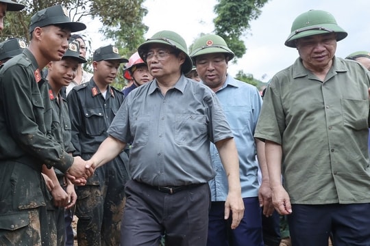 Thủ tướng kêu gọi lan tỏa tinh thần trách nhiệm, dũng cảm vì nhân dân từ tấm gương trưởng bản Mùa A Thi
