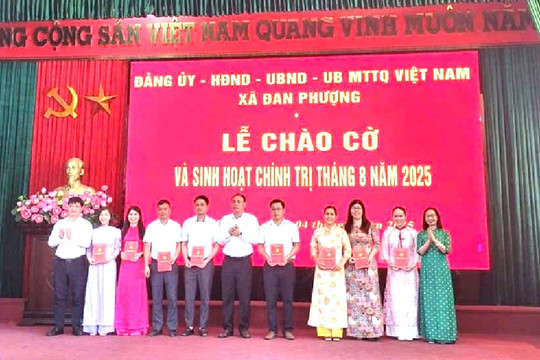 Xã Đan Phượng tổ chức Lễ chào cờ và sinh hoạt chính trị tháng 8/2025