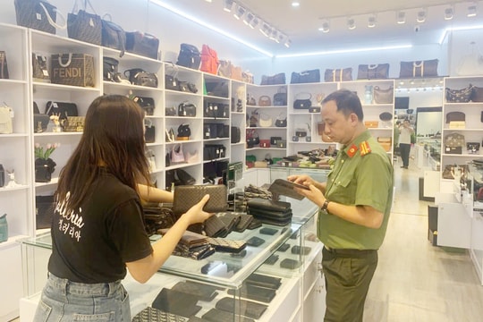 Công an Hà Nội chuyển hồ sơ xử lý vụ gần 2.500 sản phẩm hàng hiệu giả