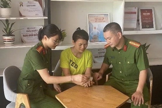 TP Hà Nội Công an xã Quảng Bị xung kích trong việc hỗ trợ chuyển đổi số