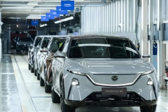Những chiếc Mazda EZ-60 đầu tiên chính thức xuất xưởng