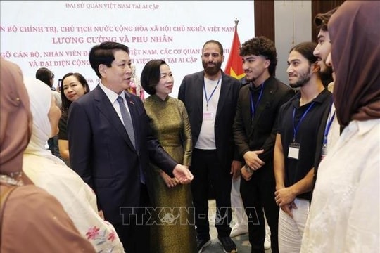 Chủ tịch nước gặp mặt cán bộ Đại sứ quán và cộng đồng người Việt Nam tại Ai Cập