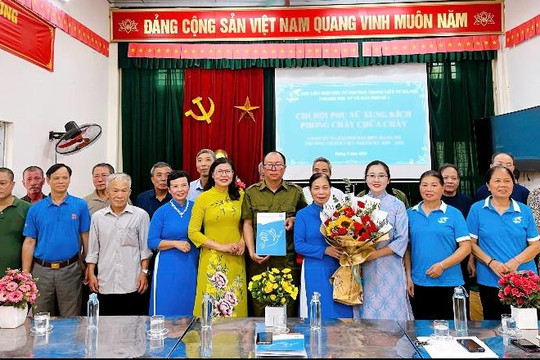 Phường Thanh Liệt gắn biển công trình “Chi hội Phụ nữ xung kích phòng cháy, chữa cháy”