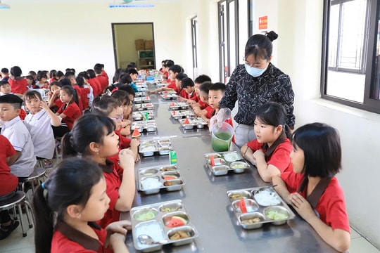 Hà Nội sẵn sàng cho năm học đầu tiên hỗ trợ bữa ăn bán trú