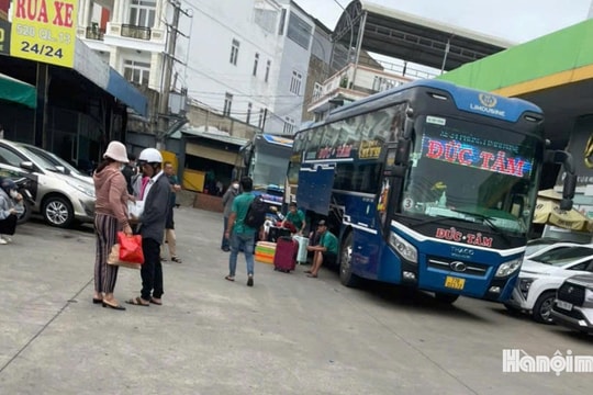 TP Hồ Chí Minh: Lượng khách tăng, xe "dù", bến "cóc" hoạt động phức tạp