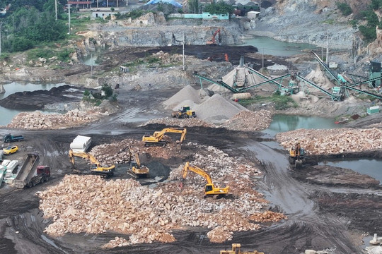 TP Hồ Chí Minh: Bắt nhóm đối tượng khai thác đá trái phép