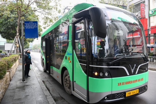 Xây dựng nét đẹp văn hóa ứng xử trên xe buýt Thủ đô