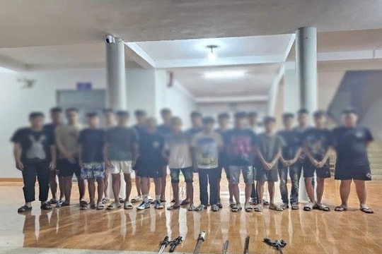 Mâu thuẫn trên mạng, 22 "trẻ trâu" mang kiếm đi giải quyết