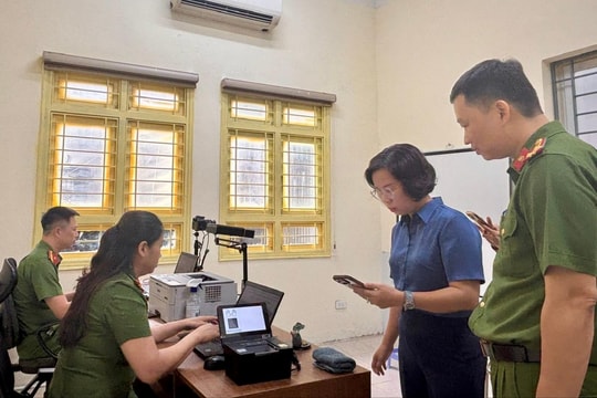 Phường Thanh Xuân tích cực triển khai đổi thẻ đảng viên theo chỉ đạo của Ban Tổ chức Thành ủy