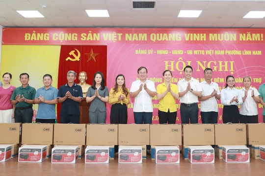Phường Lĩnh Nam: 45 ngày đêm ra quân hỗ trợ chuyển đổi số
