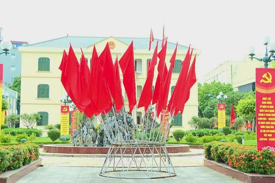Chào mừng Đại hội đại biểu Đảng bộ xã Hoài Đức lần thứ I, nhiệm kỳ 2025-2030: Hoài Đức tạo bước phát triển mạnh mẽ, toàn diện, bền vững