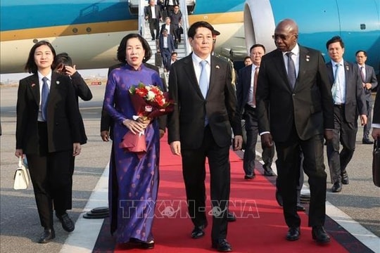 Chủ tịch nước Lương Cường đến Luanda, bắt đầu chuyến thăm cấp Nhà nước tới Cộng hòa Angola
