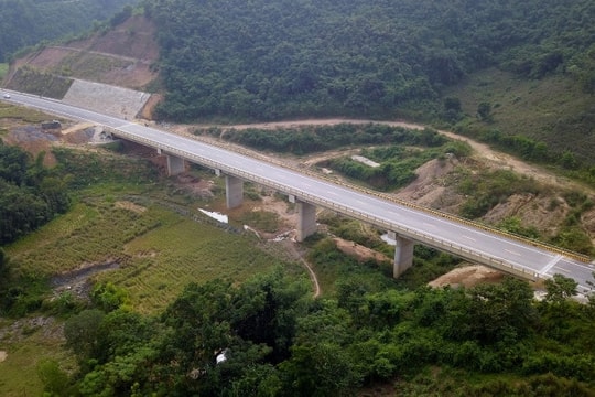 [Podcast] Tin tức ngày 7-8: Thêm nhiều dự án cao tốc vào diện trọng điểm