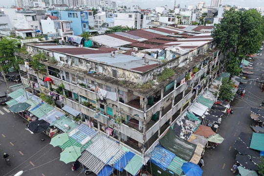 TP Hồ Chí Minh: Chung cư nứt trần, trơ khung sắt