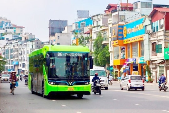 Thí điểm tuyến buýt điện phục vụ người dân tham quan khu vực Hoàn Kiếm, Ba Đình