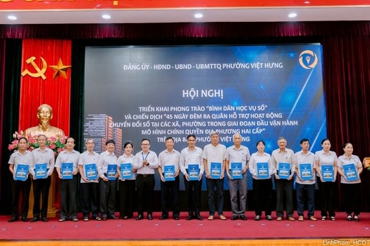 Phường Việt Hưng (Hà Nội) Triển khai “45 ngày đêm ra quân hỗ trợ hoạt động chuyển đổi số”