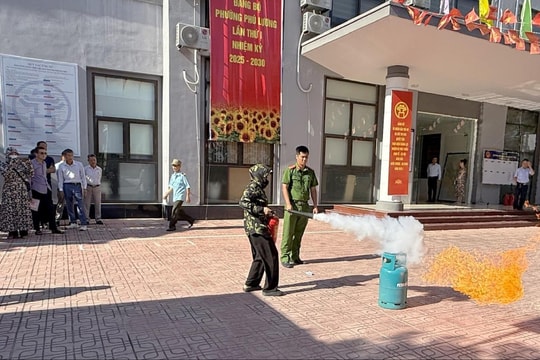 Phường Phú Lương tập huấn PCCC và CNCH cho đội ngũ cán bộ chủ chốt