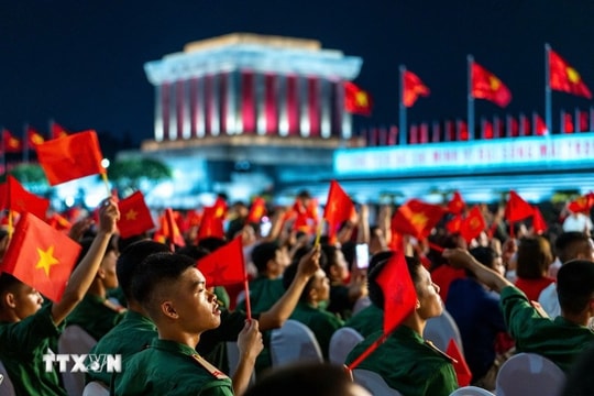 Đặc sắc chương trình chính luận nghệ thuật "Dưới cờ vinh quang"