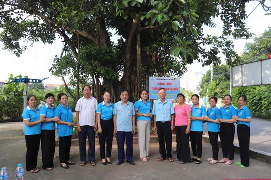 Xã Bát Tràng khánh thành công trình tuyến đường hoa kiểu mẫu