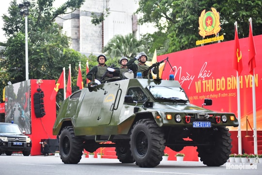 Chiêm ngưỡng dàn khí tài hùng hậu của Công an Thủ đô
