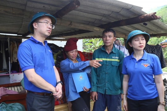 Về vùng lũ Sơn La trao yêu thương, sẻ chia khó khăn