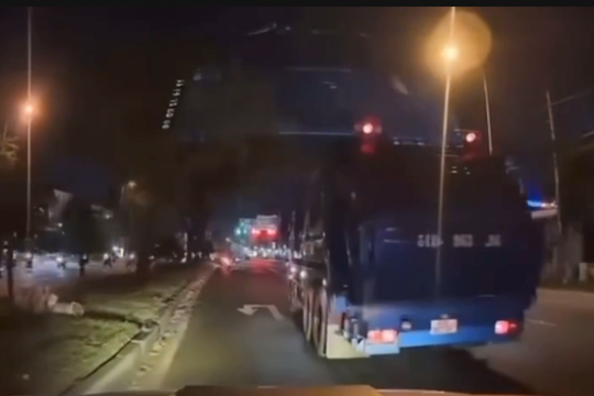 TP Hồ Chí Minh Phạt tiền nhân viên công ích lái xe ẩu trên đường