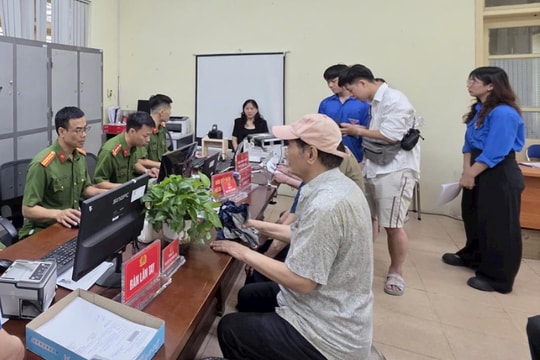 Phường Hà Đông: Cấp đổi khoảng 4.700 thẻ đảng viên sau ba ngày