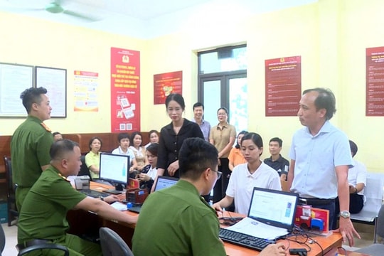 Xã Vân Đình tăng tốc đổi thẻ đảng viên, hướng tới chuyển đổi số đồng bộ