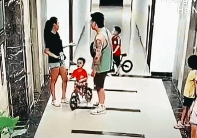 Sẽ xử lý nghiêm vụ người đàn ông hành hung phụ nữ ở sảnh chung cư