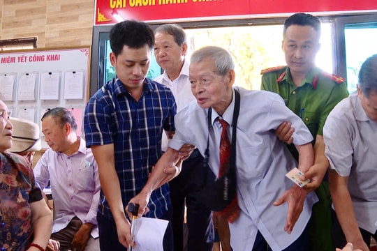 Xã Thanh Trì cấp đổi thẻ cho hơn 2.900 đảng viên và chuẩn hóa dữ liệu đảng viên